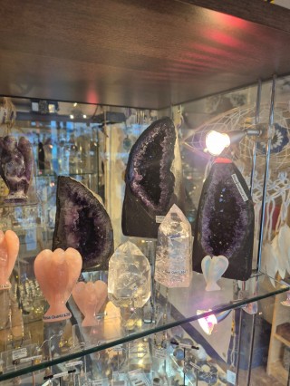 small_amy_geodes.jpg